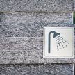 Szwajcarski hotel odsyła Żydów pod prysznic przed wejściem do basenu