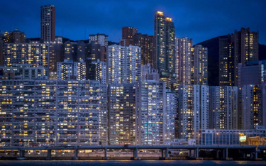 Ludzie uciekają z Hongkongu. Pieniądze na razie zostają