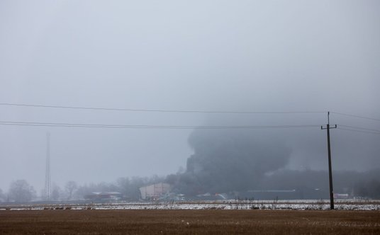 Pożar hali produkcyjnej przy ul. Umiastowskiej w Ołtarzewie
