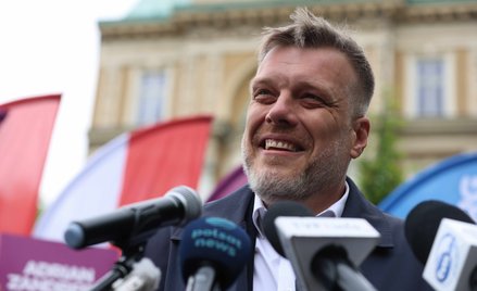 Jeśli Adrian Zandberg (na zdjęciu) zyska na słabnącej pozycji Sławomira Mentzena, mogłoby to przypom