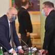 Sasin: Opozycja chce zalać Polskę uchodźcami