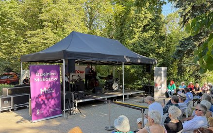 Ze sceny można było usłyszeć zarówno jazzowe formy, jak też przeróbki znanych i lubianych piosenek