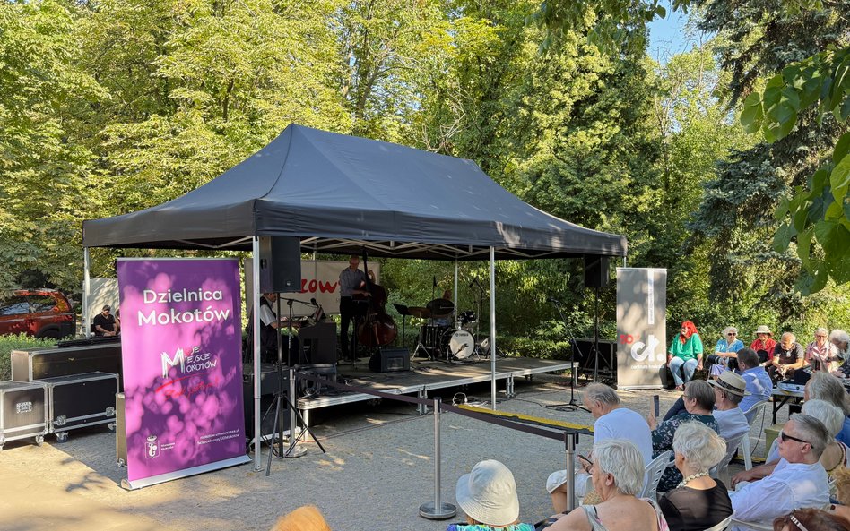 Ze sceny można było usłyszeć zarówno jazzowe formy, jak też przeróbki znanych i lubianych piosenek