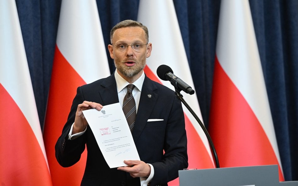 Szef Kancelarii Prezydenta RP Zbigniew Bogucki podczas konferencji prasowej w Pałacu Prezydenckim w 