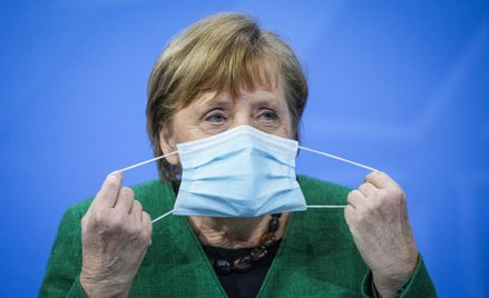 Ostrzeżenie dla AstraZeneca. Merkel poparła von der Leyen