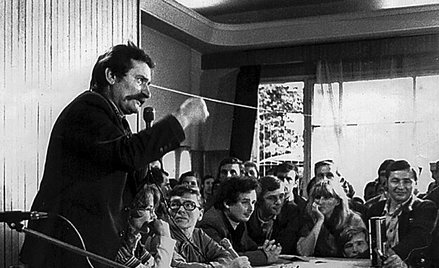 Lech Wałesa, Alina Pienkowska, Anna Walentynowicz i Lech Kaczyński 17 września 1980 r.
