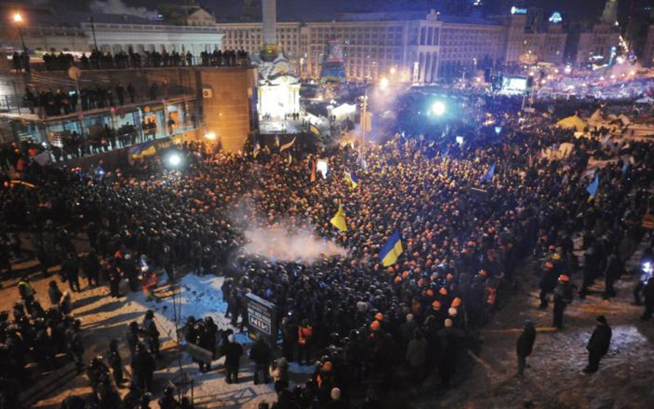 Plac Niepodległości w Kijowie, 11 grudnia 2013 r. Tysiące proeuropejskich protestujących domagają si