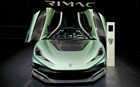 Rimac Nevera ma napęd w pełni elektryczny i moc 1914 KM