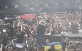 Fani białoruskiego rapera prezentowali flagę OUN-UPA na PGE Narodowym