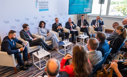 Uczestnicy debaty „Fundusze w gorsecie regulacji. Jak uwolnić kapitał?”, która odbyła się podczas EK