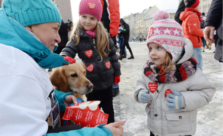 W niedzielę na ulice polskich miast wyjdzie 120 tys. wolontariuszy ze skarbonkami i puszkami
