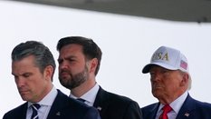 Sekretarz obrony USA Pete Hegseth, wiceprezydent USA J.D. Vance i prezydent USA Donald Trump