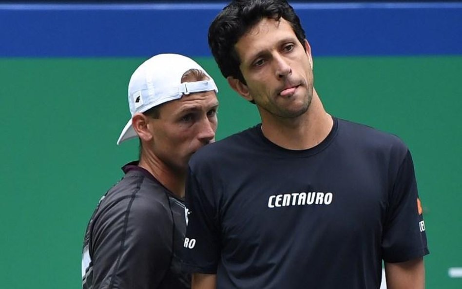 Łukasz Kubot (z lewej) i Marcelo Melo wygrali wspólnie dwunasty turniej