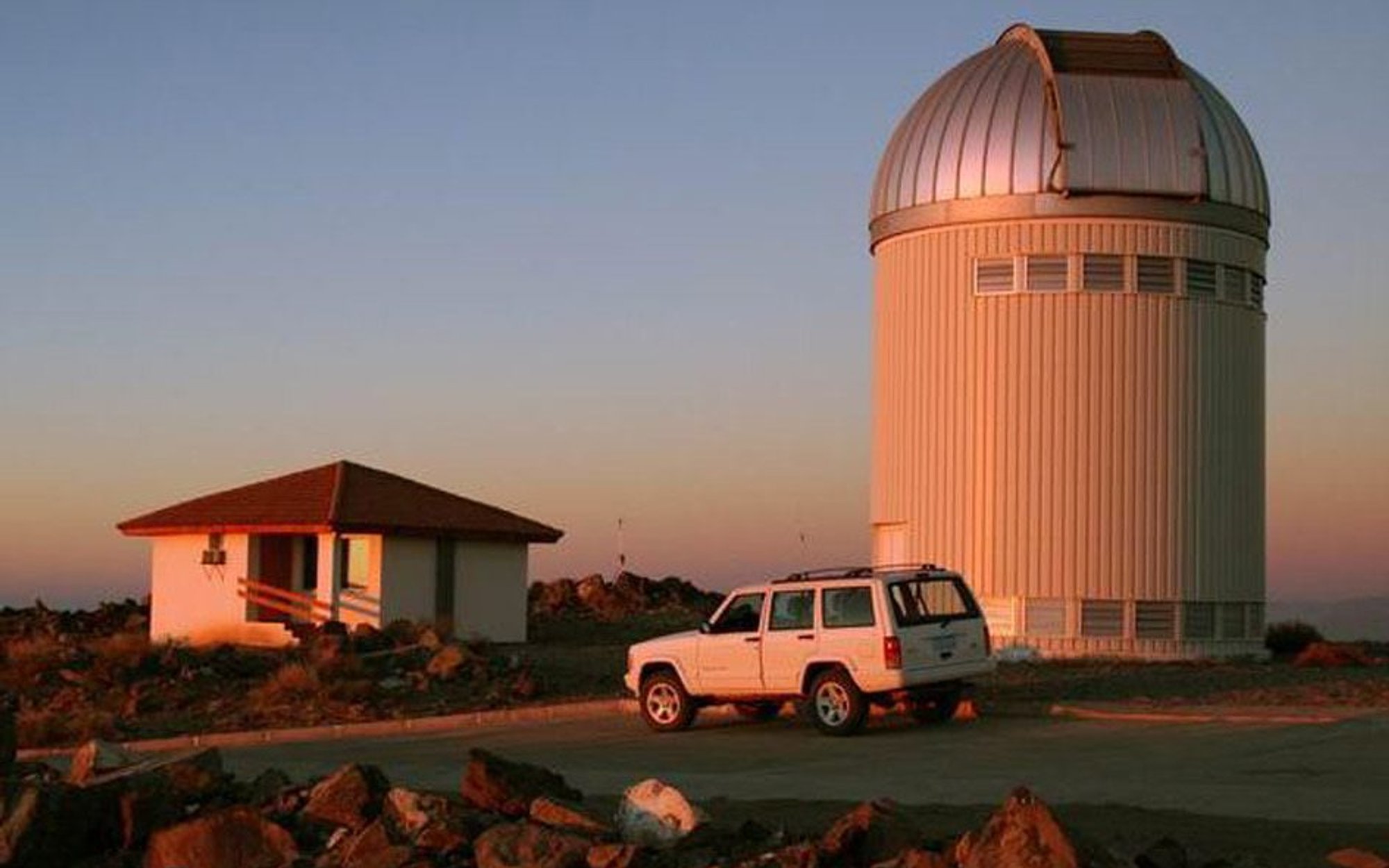 Uniwersytet Warszawski i kosmos: od OGLE do fal grawitacyjnych