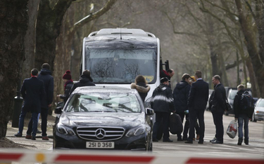 Londyn: Autobusy z dyplomatami wyjechały z ambasady Rosji