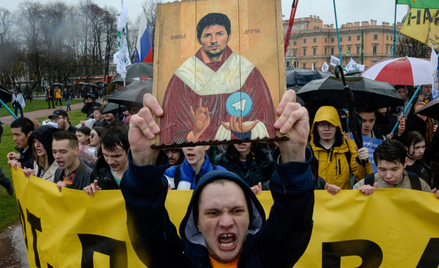 Pawieł Durow, założyciel Telegrama, stylizowany na prawosławnego świętego, na ikonie, podczas demons
