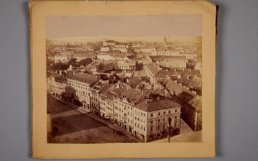 Zdjęcie przedstawiające Warszawę XIX wieku.