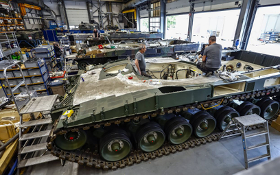 Remont czołgu Leopard w zakładach Rheinmetall w  Unterlues