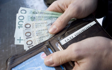 Polacy mają coraz mniej pieniędzy na codzienne wydatki