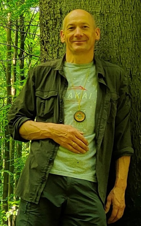 prof. dr hab. inż. Bogdan Jaroszewicz pracuje w Białowieskiej Stacji Geobotanicznej Wydziału Biologi