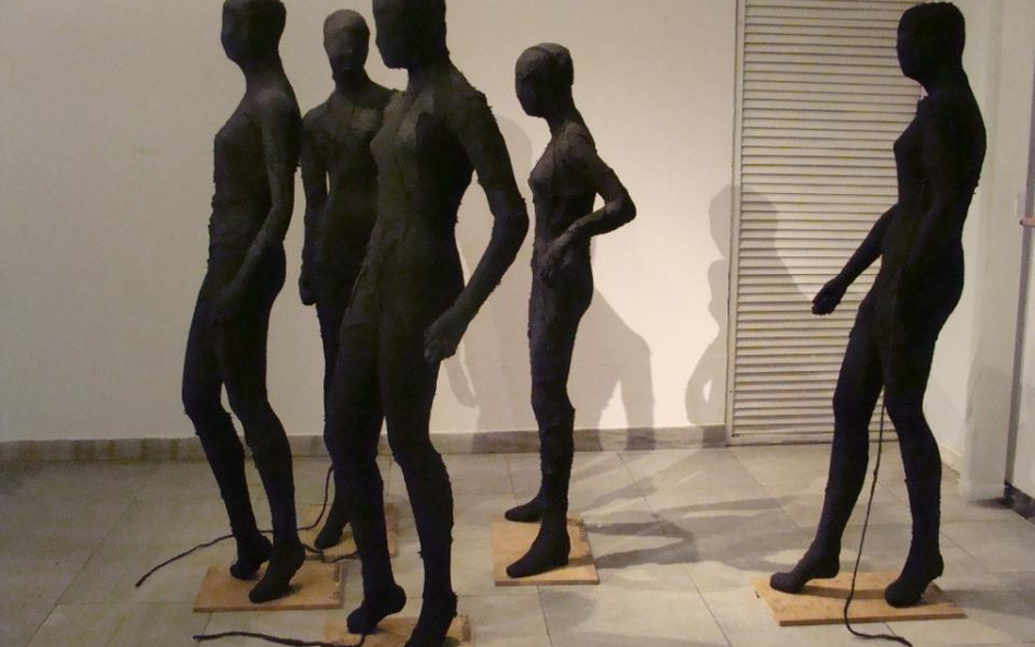 Magdalena Abakanowicz „Postaci"