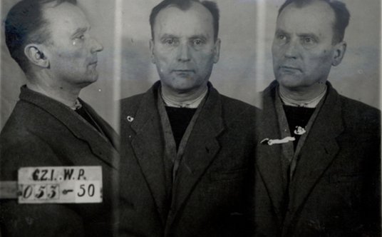 Zdjęcie więzienne Pluty-Czachowskiego. 1950 r
