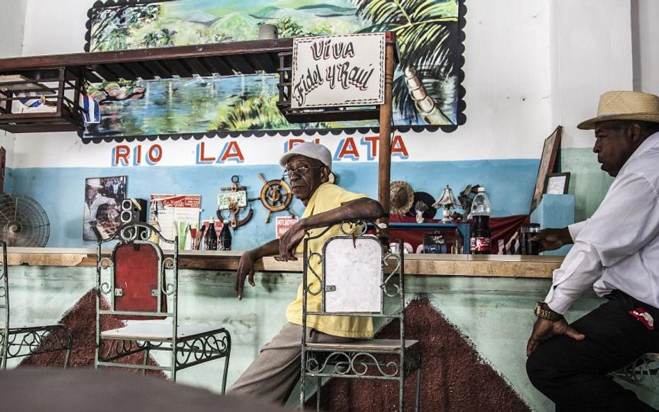 W barach panuje pełen luz. Pośpiech nie jest cechą mieszkańców karaibskiej wyspy