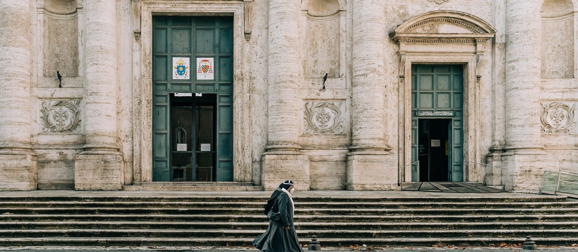 W Rzymie zaczyna brakować kościołów. Episkopat: Nowe powstaną z drewna