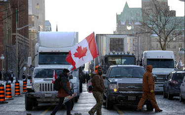 Kanada: Przeciwnicy obowiązku szczepień drugi dzień blokują stolicę