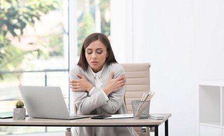 Naukowcy: Kobiety lepiej pracują, gdy jest ciepło