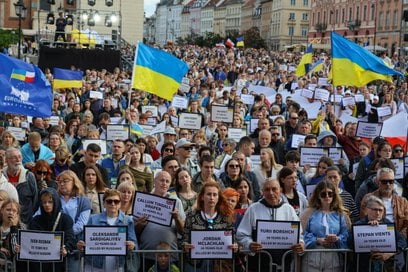 Zebrani przynieśli tabliczki z nazwiskami poległych obrońców Ukrainy