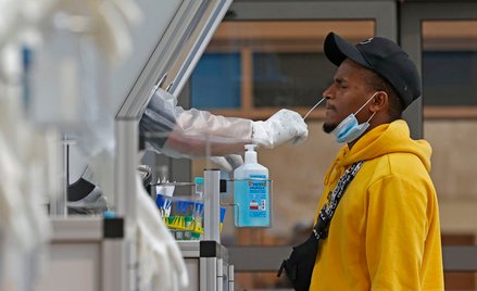 Szybkie testy już dostępne na polskich lotniskach