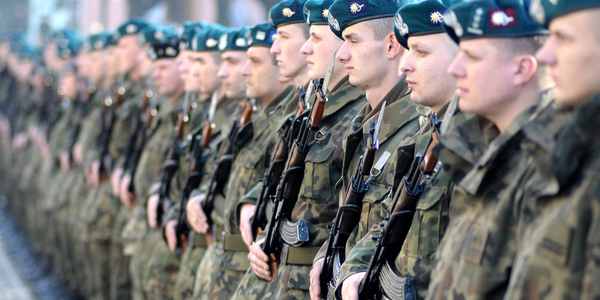 Sondaż: Młodzi Polacy nie chcą przywrócenia poboru do wojska