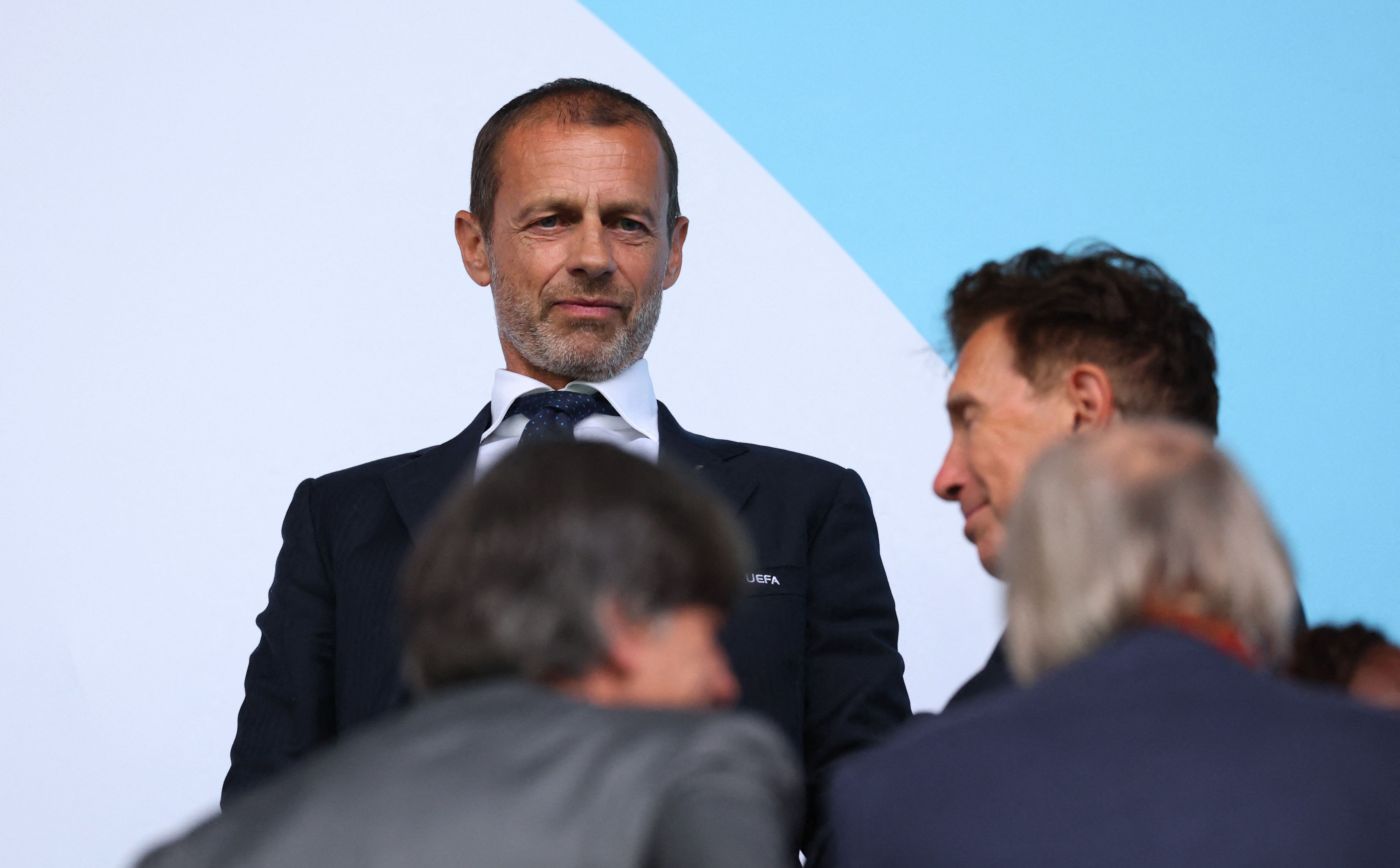 UEFA wykluczyła Rosjan z rozgrywek. Ale im płaci. A Ukraińcom odmawia