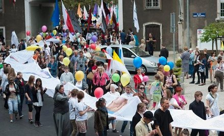 Marsz obroń - ców ży cia niedawno przeszedł ulica - mi Szczecina. To prze jaw oddolnej inicjatywy wi