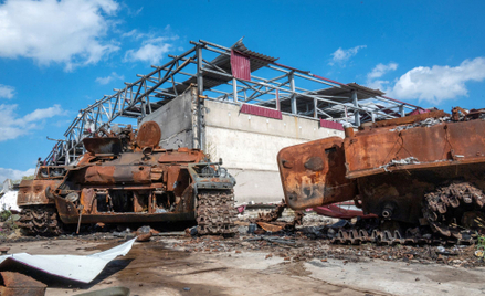 Zniszczone pojazdy wojskowe w obwodzie charkowskim
