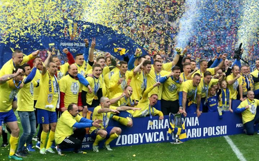 Po pokonaniu w finale Lecha Poznań, piłkarze Arki długo świętowali sukces wspólnie ze swoimi kibicam