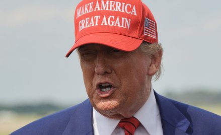 Prezydent USA Donald Trump w rozmowie z dziennikarzami na lotnisku w Morristown w stanie New Jersey