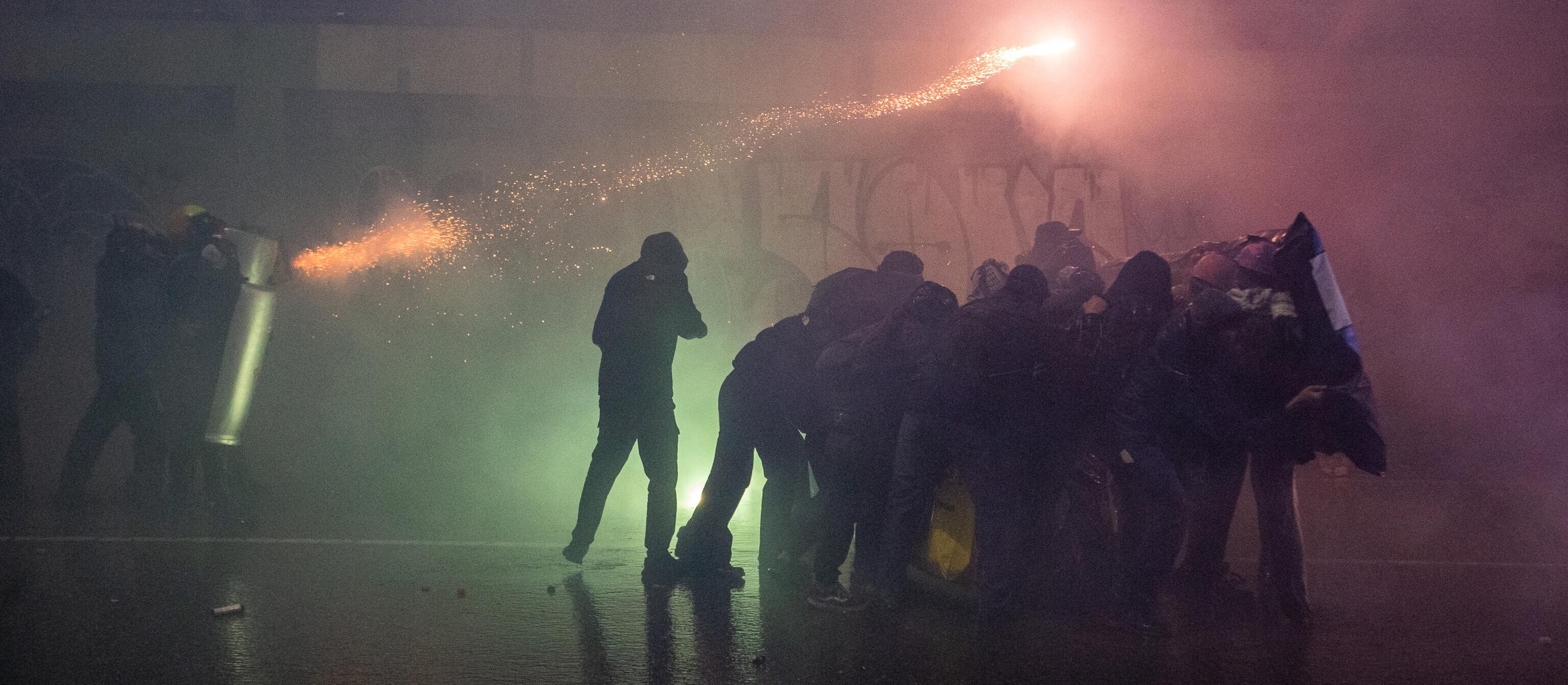Policja starła się w Mediolanie z protestującymi przeciwko Igrzyskom Olimpijskim