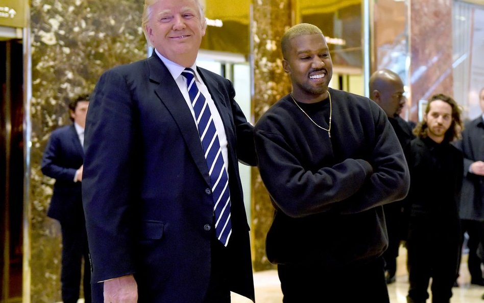 Kanye West podczas spotkania z Donaldem Trumpem w 2016 roku