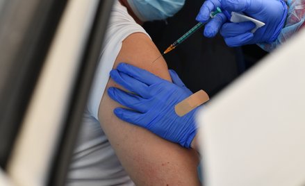 Niemal 1000 mniej pacjentów z COVID-19 w szpitalach