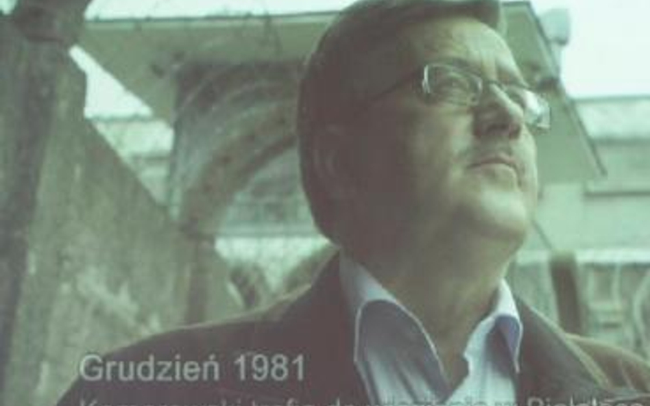 Bronisław Komorowski w swoim spocie wyborczym pokazuje między innymi miejsca, w których był internow