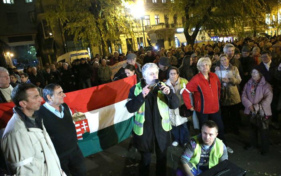 demonstranci w centrum Budapesztu