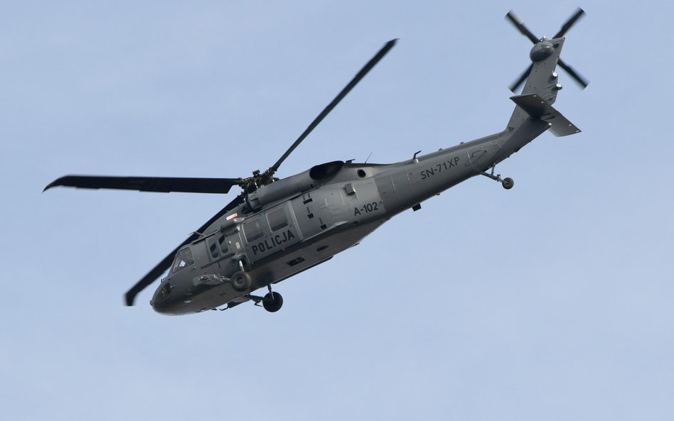 Należący do policji śmigłowiec Black Hawk