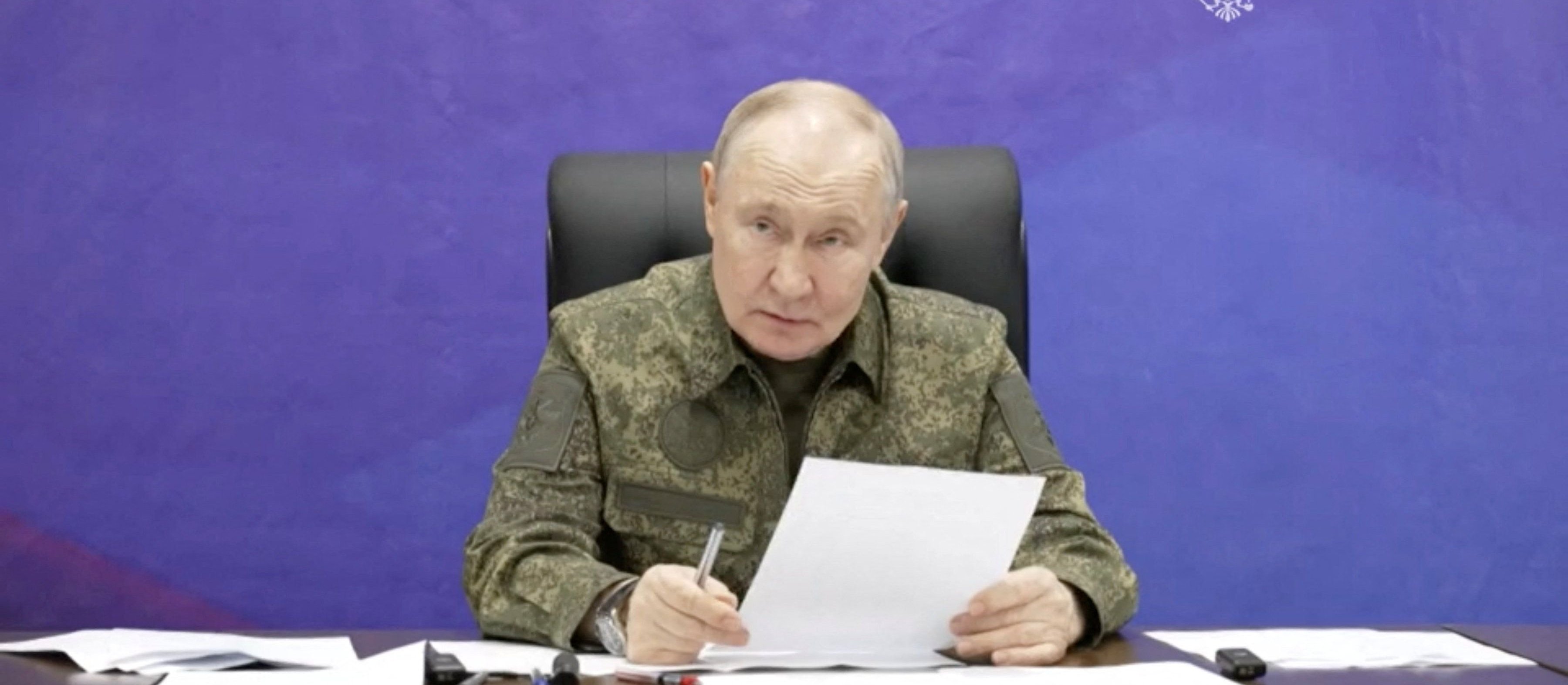 Władimir Putin odebrał meldunki o sytuacji na froncie. Rosjanie twierdzą, iż weszli do kolejnego miasta