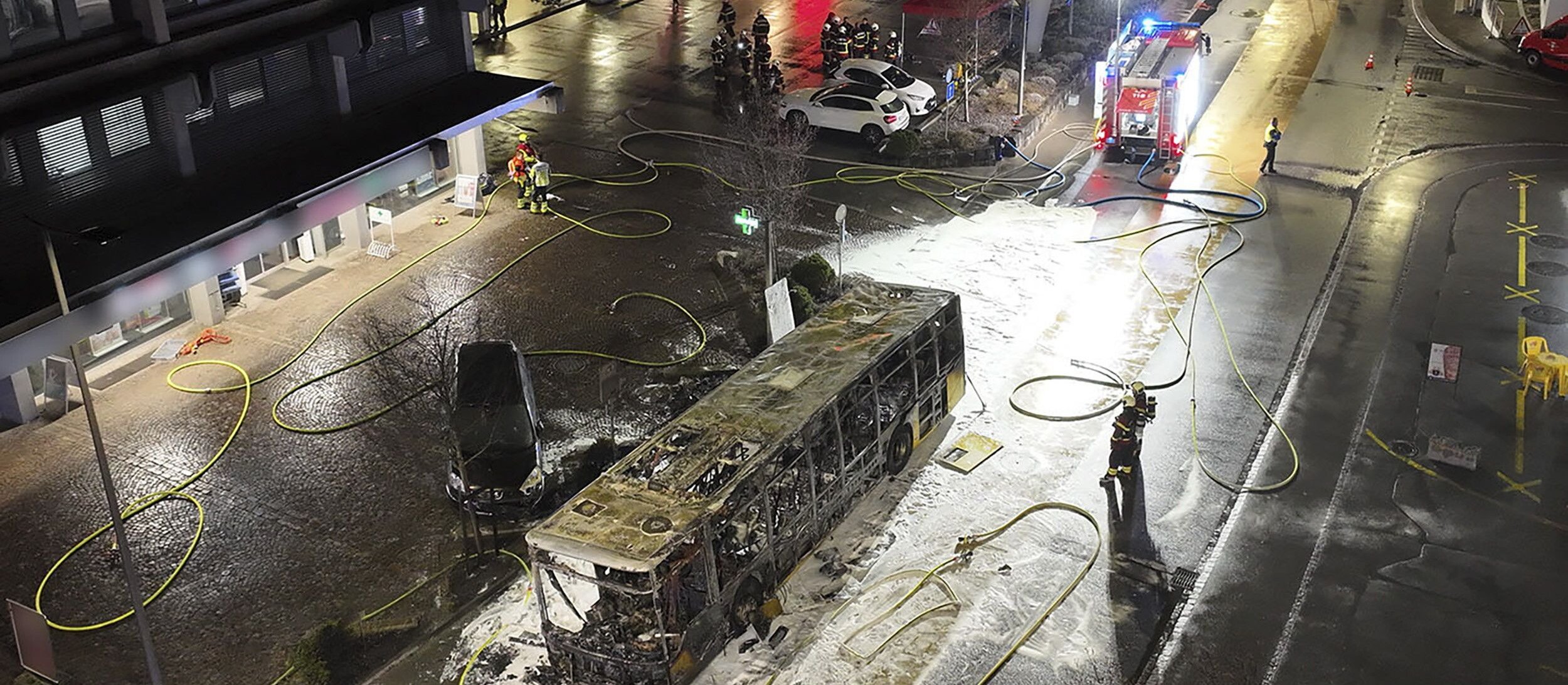 Tragedia w Szwajcarii: Sześć osób spłonęło w autobusie. Pasażer się podpalił?