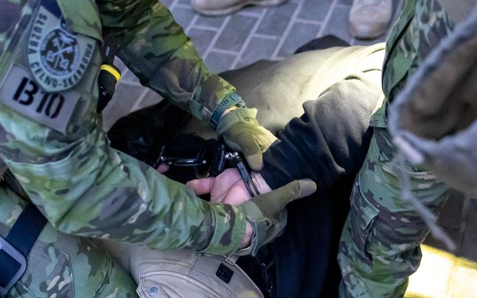 Zarzuty związane bezpośrednio z prowadzeniem gier hazardowych przedstawiono 11 pracownikom skontrolo