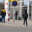 Sondaż: Polacy popierają wprowadzane ograniczenia