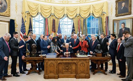 Donald Trump od dawna wykorzystuje religię w polityce. Zaprasza do Białego Domu przedstawicieli różn