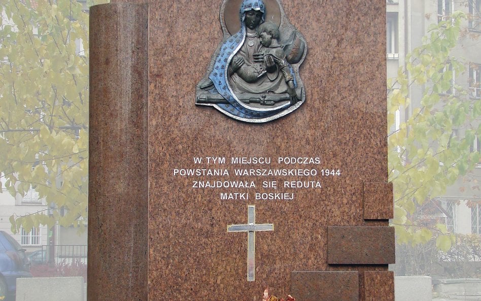 Obelisk upamiętniający Redutę Matki Boskiej przy ul. Długiej